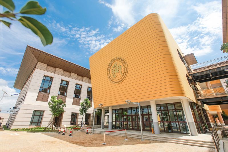 新学期，申城这些学校“上新”了，校园空间设计有哪些“办学密码”_腾讯新闻