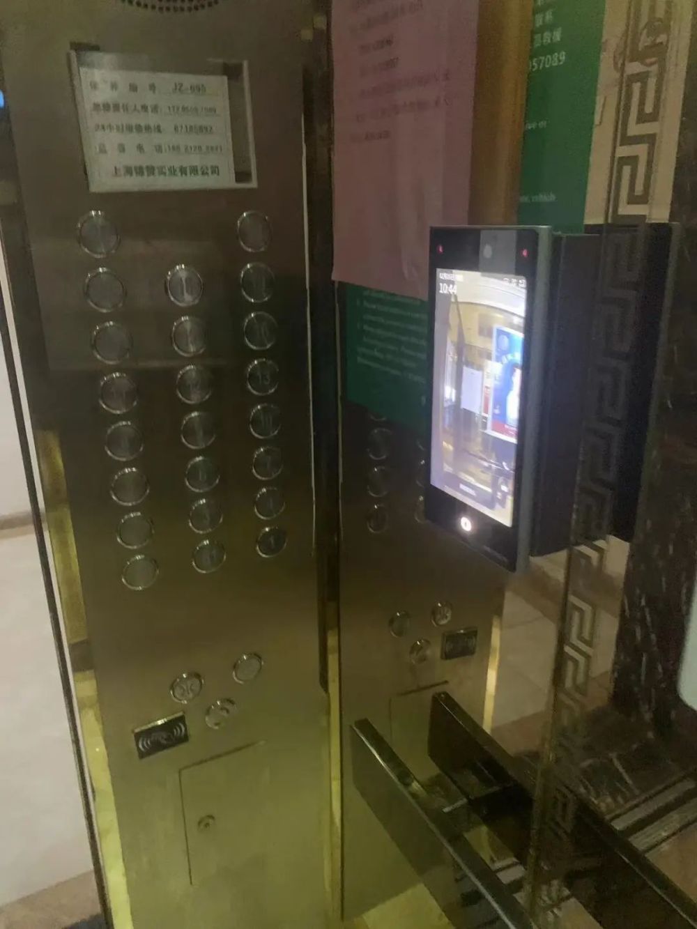 刷脸刷脸智慧电梯有家难回沪上居民报警借脸真相是这样的