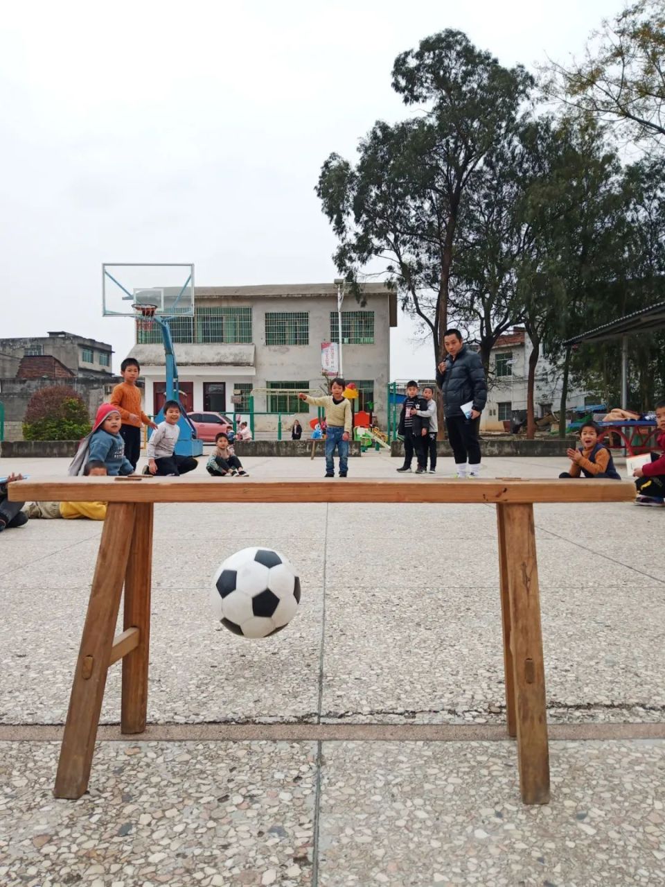 平地屯是柳州市柳江区穿山镇的一个壮族小山村.