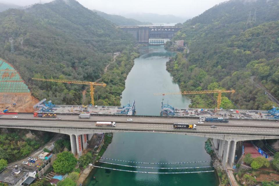 视频长深高速河惠段改扩建项目河源段已基本完成路基工程