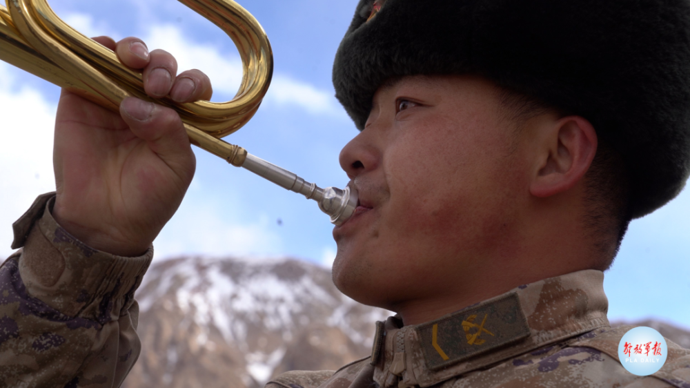 海拔5200米嘹亮軍號聲響徹雪域高原