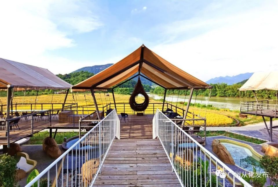 依偎流溪河,远眺五指山.
