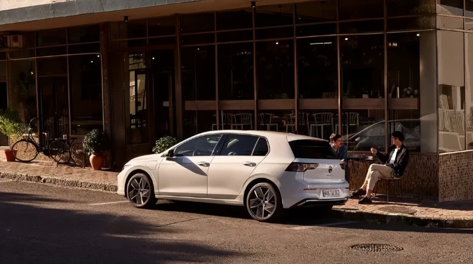 大众"高尔夫"改款,phev版本纯电续航达143km