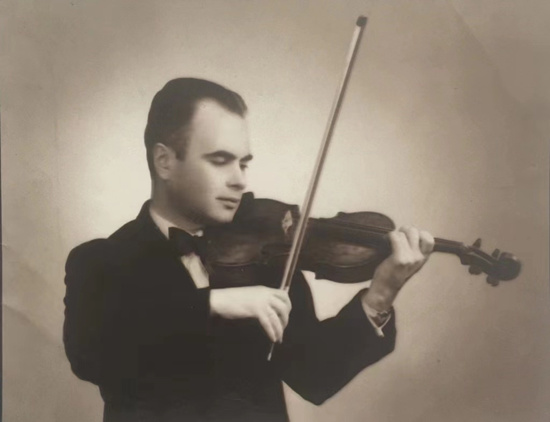 在犹太小提琴家阿德勒诞辰120周年之际，今日，上海交响乐团为其更换铭牌