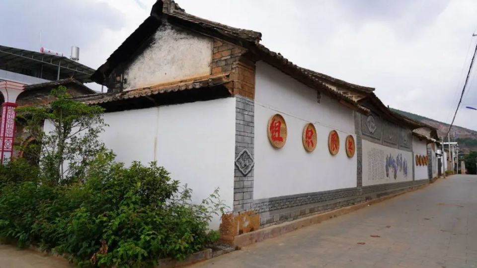 宾川县彩凤村:"以红带绿"打造绿美乡村新样板