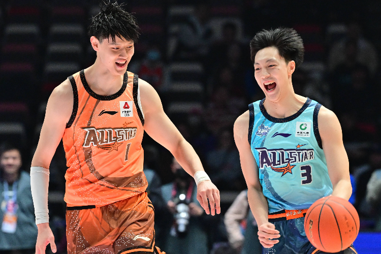 胡明轩31分荣膺全明星mvp韦德做评委给扣篮小将亮满分