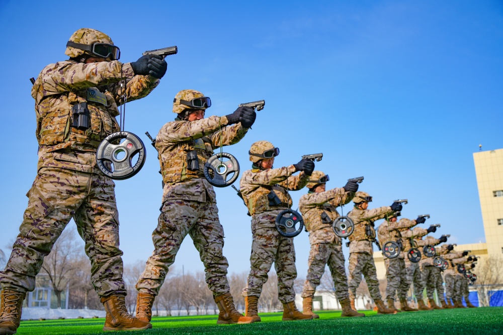 练兵备战！直击武警特战队员多武器实弹射击现场腾讯新闻 7355