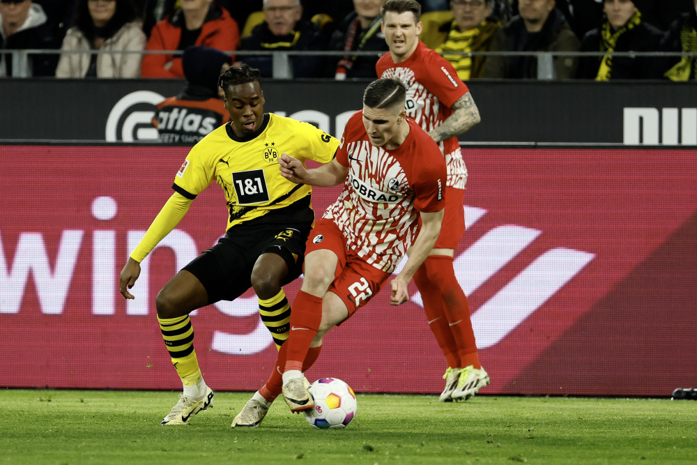 足球——德甲:多特蒙德胜弗赖堡