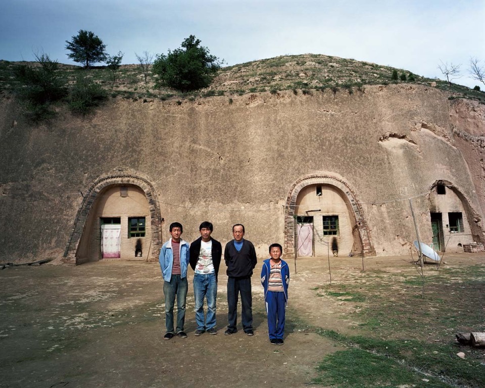 2008年10月1日,宁夏回族自治区固原市彭阳县古城镇古城村,靠崖式窑洞