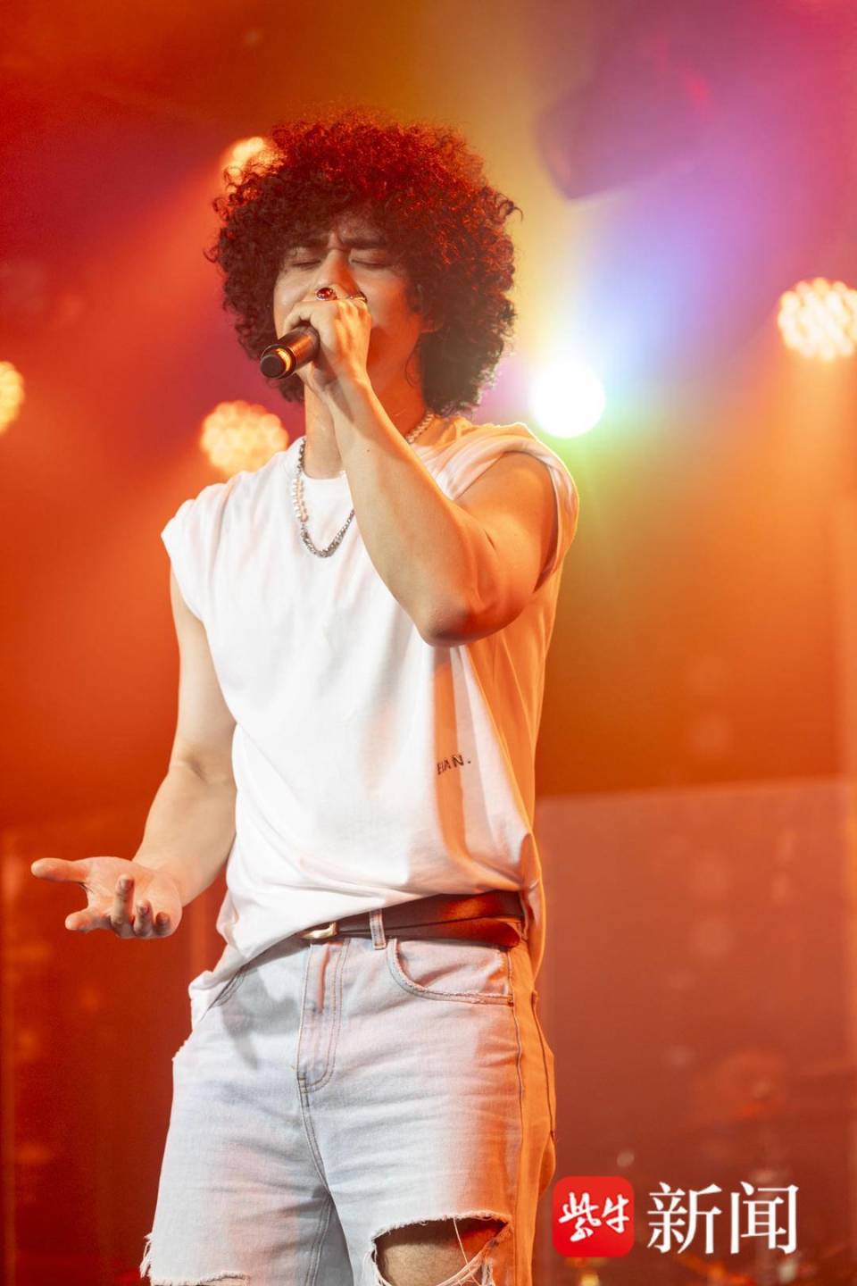 曾比特“穿梭”深圳开唱，谈及前辈李玟难忍伤心-腾讯新闻