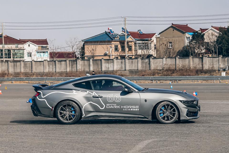 可能是最后的纯正肌肉车,福特mustang dark horse上市售72.