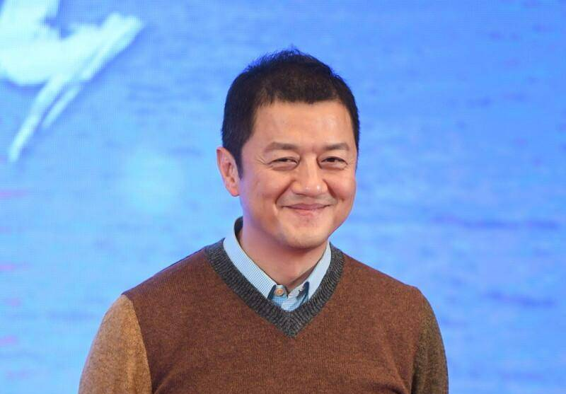 李亚鹏直播哭穷,李厚霖现身打赏,王菲大秀恩爱,娱乐圈风云变幻