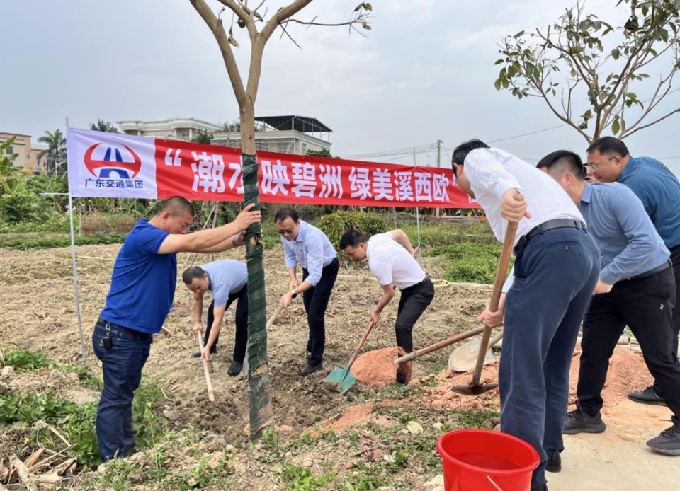 爱心聚关埠助力百千万广东省交通集团捐赠教育物资助推