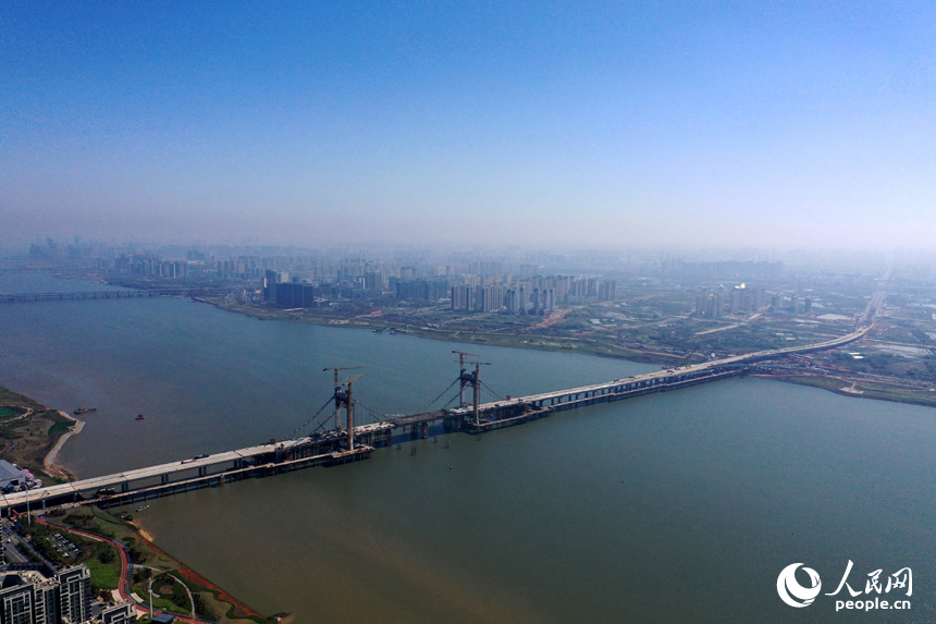 人民网记者 时雨摄横跨赣江的