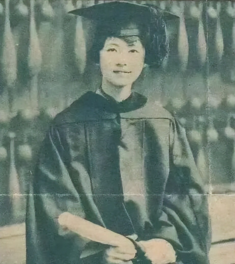 һ��Ů�񣬱�����ڱ���