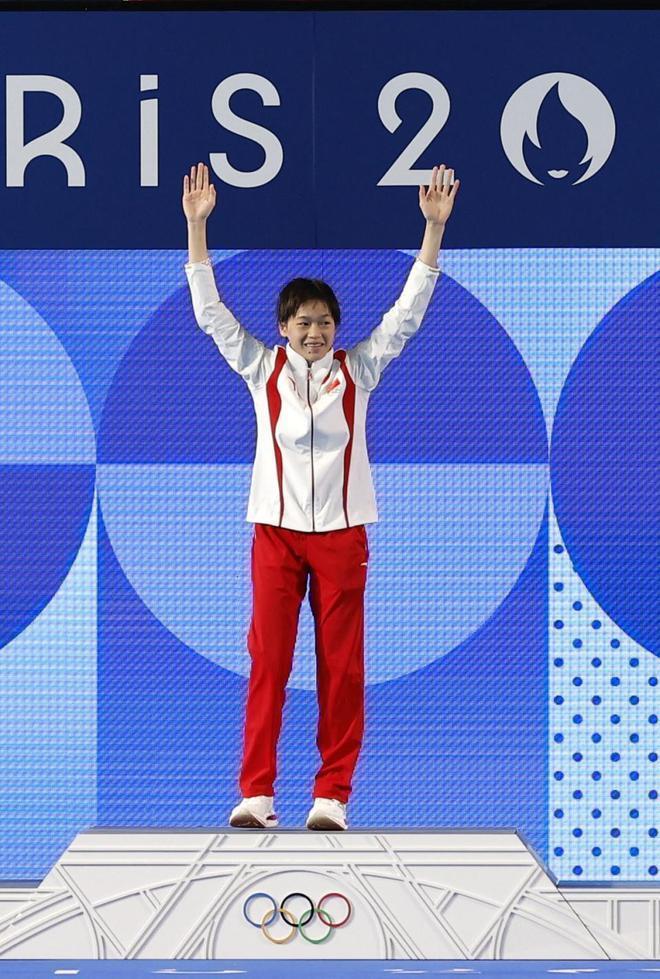 全红婵全开麦演唱我爱你中国,跨界出不一样的自我