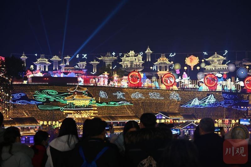 c视觉丨自贡:第30届自贡国际恐龙灯会璀璨亮灯