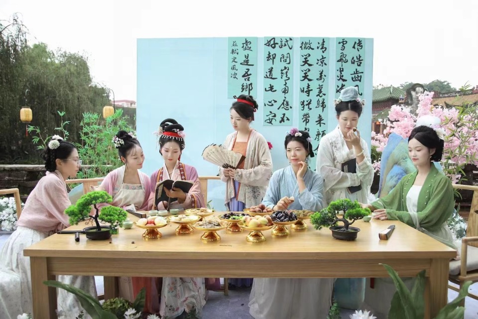 观看量破2000w!"宋人"穿越到南社古村落斗茶,引全网围观