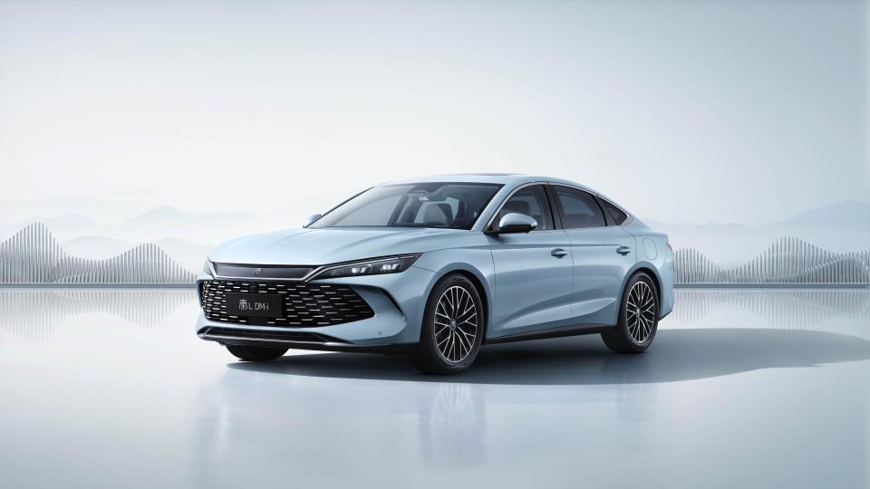 工业爸爸,双车王炸,别说合资了,就是秦plus都挨了俩嘴巴子