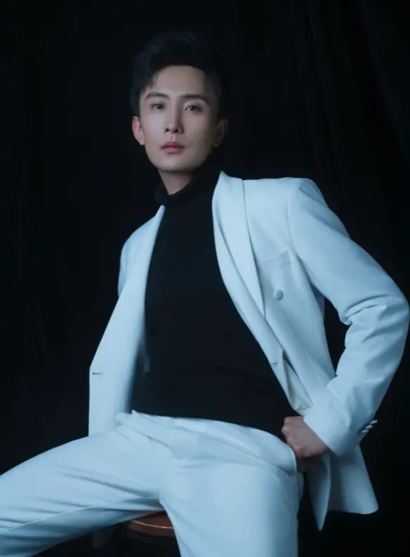 陕籍演员孙樾跨界当导演：“我高效一点，他们就能轻松些”，这才是打工人梦寐以求的老板_腾讯新闻