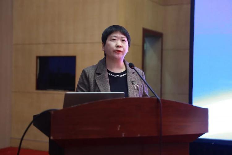 医师协会心脏康复专业委员会第一届成立大会由滨州市医师协会石娟主持