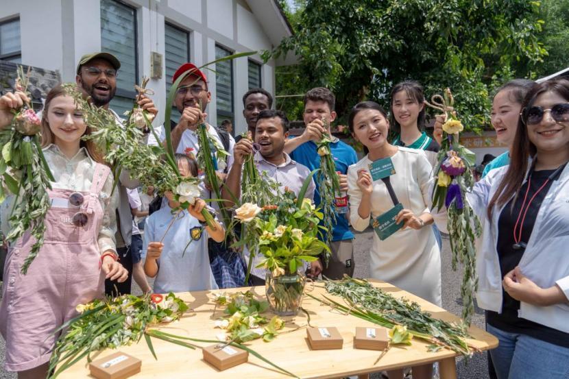 五月艾含艾油最多,在端午节这段时间艾草生长也最旺盛,所以功效最好