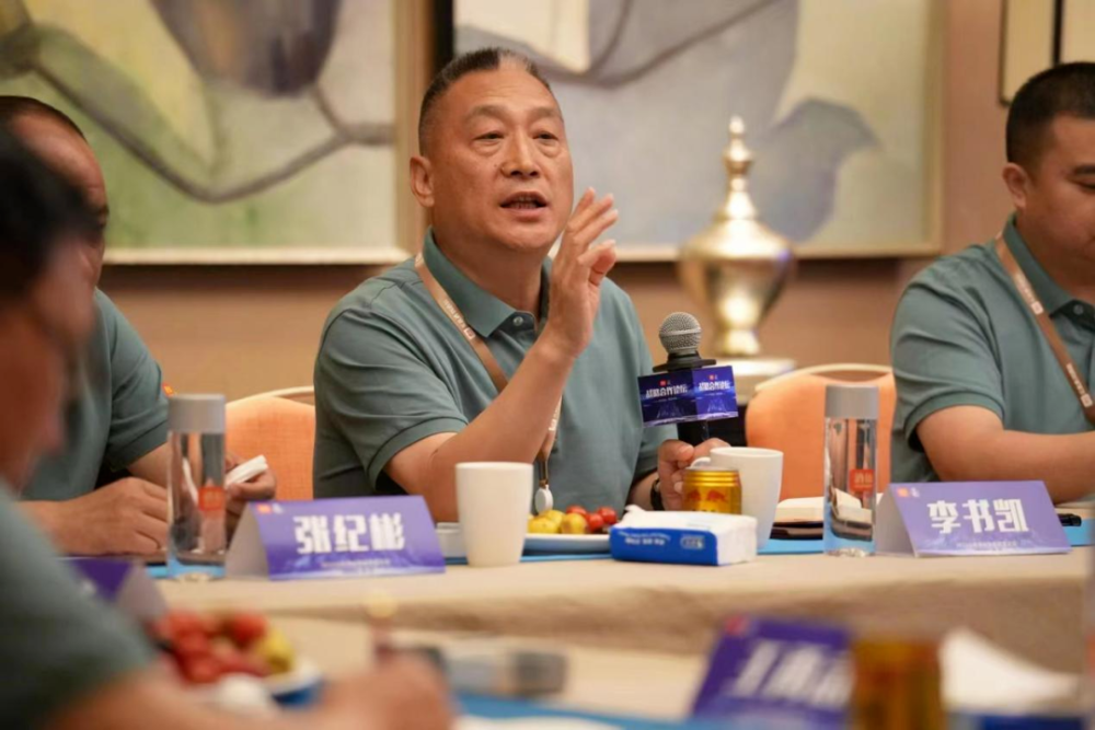 酒仙集团副总裁张纪彬,酒仙集团首席产品官李书凯,汾阳王酒业董事长王