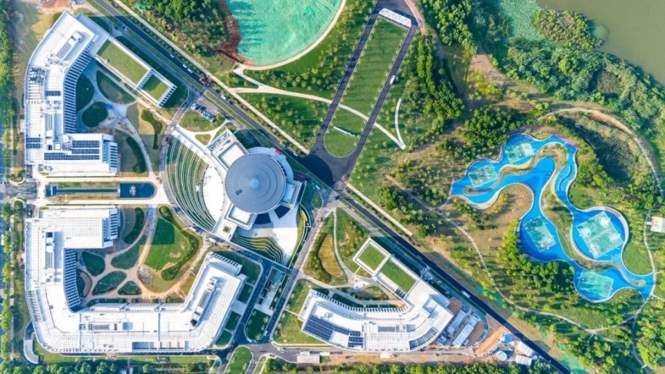 2021年,东软与武汉经开区签约,拟在汉投资成立公司.