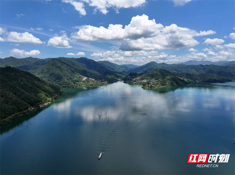 资兴市践行绿水青山就是金山银山理念,保护东江湖水资源,防治水污染