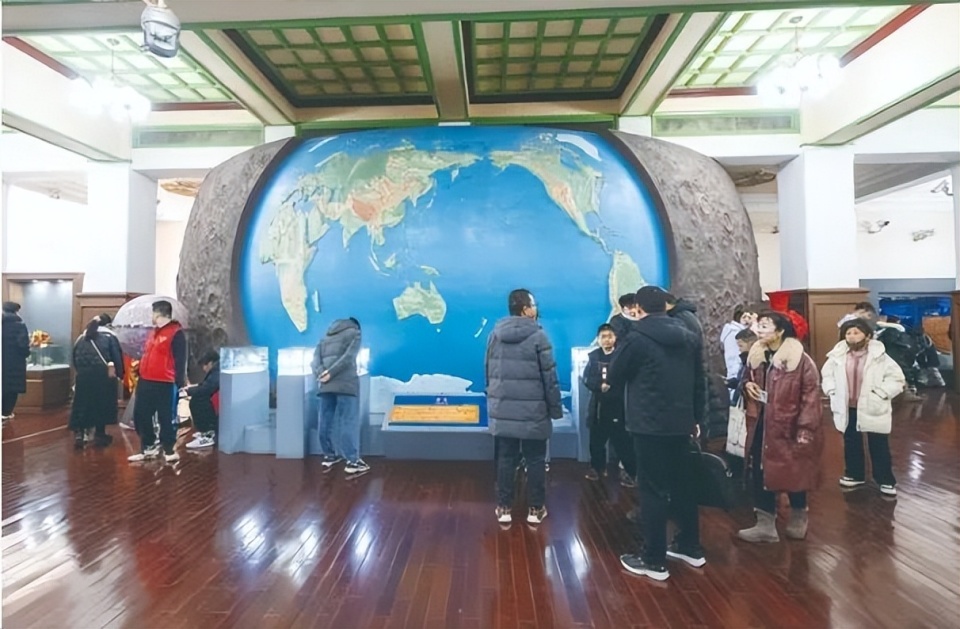 走进长春100个网红打卡地之地质宫博物馆