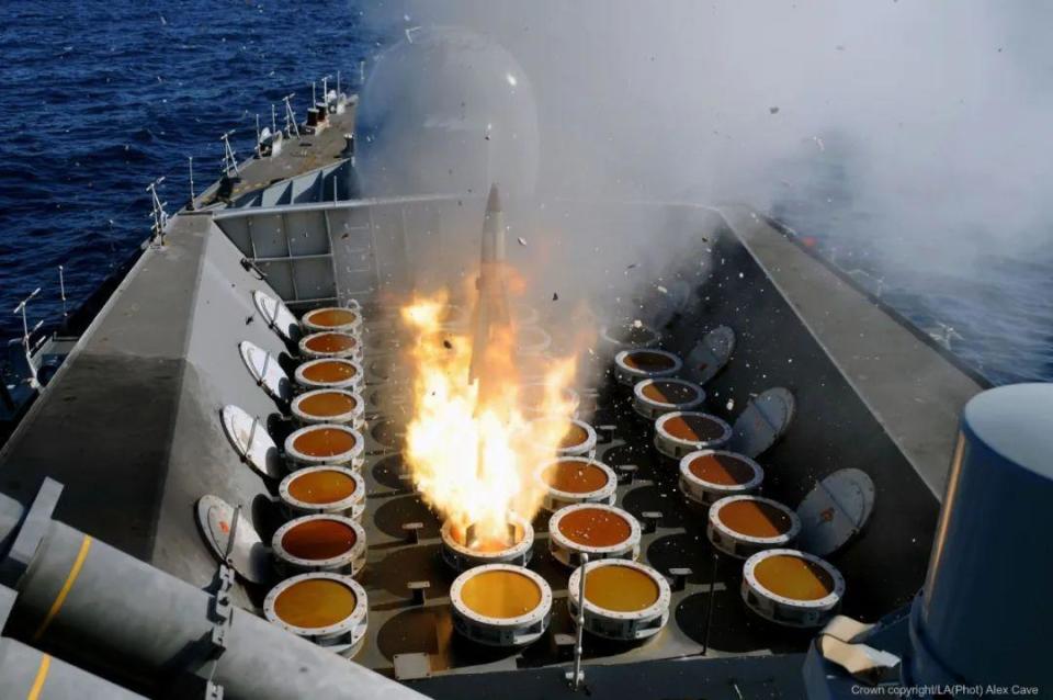 发射中的海狼美国的海狼则是沉默的水下杀手,是美国人当年为苏联准备