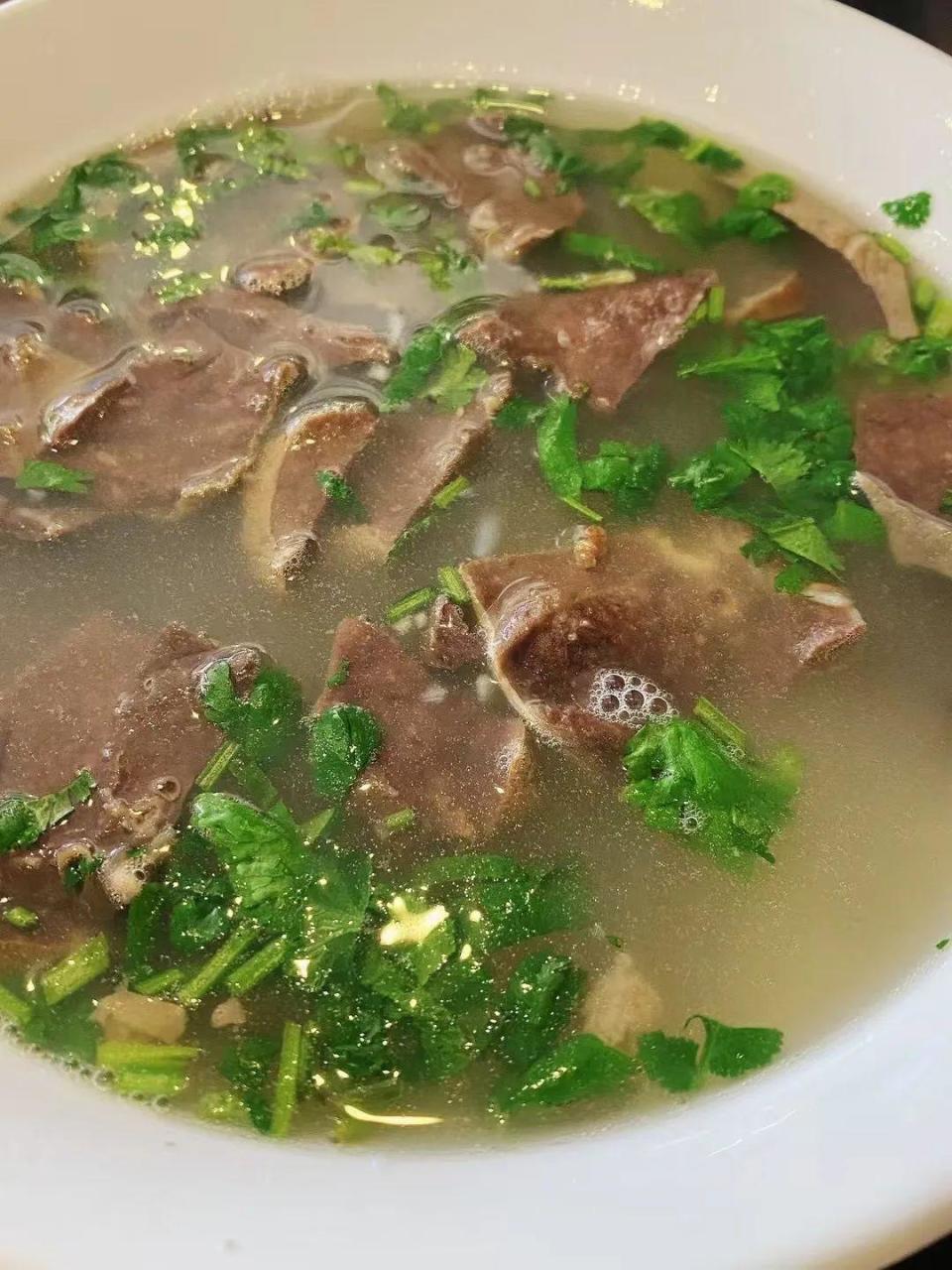 如果想买来送礼,在店里还能买到多种真空包装的驴肉制品.📍 石家庄