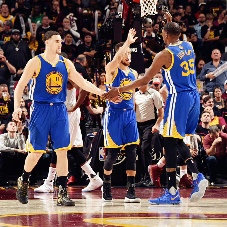 2001年湖人 2017年勇士两支联盟的巅峰球队!勇士真的不如湖人吗