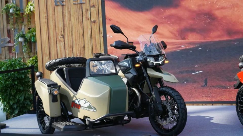 边三轮玩出新花样,长江卫士v750边三轮上市,adv风格实属炸裂_腾讯新闻