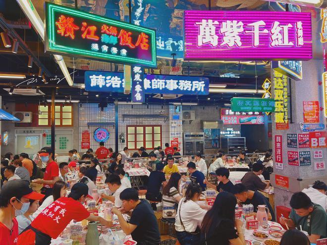 江西南昌有多能吃辣？游客跟朋友去吃网红餐厅，当场辣到说不出话_腾讯新闻