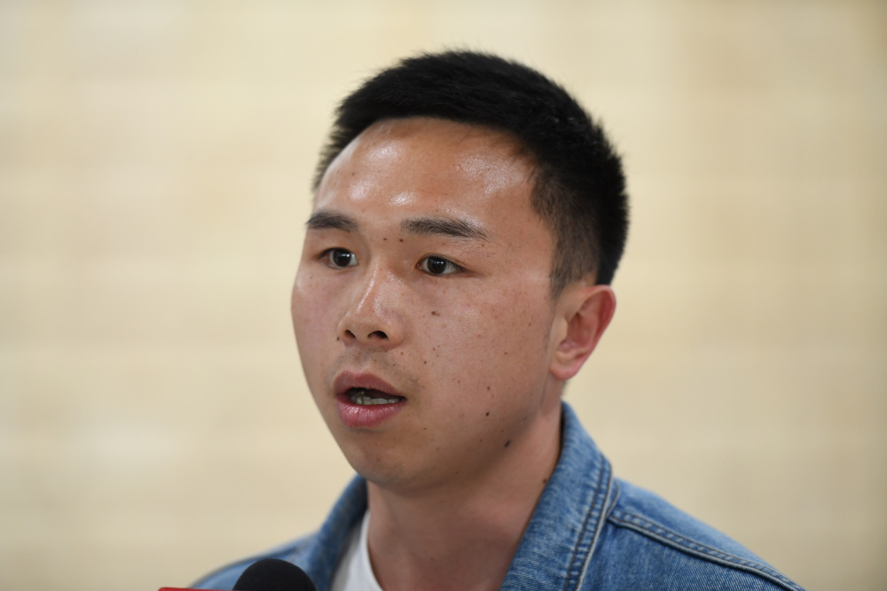 (体育)拳击——wba职业拳王争霸赛:吕斌参加称重仪式(2)_腾讯新闻