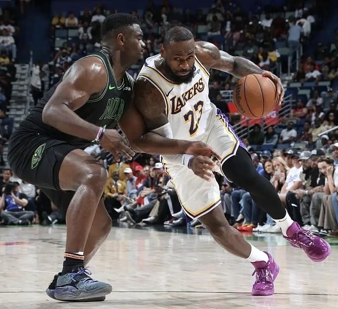 科尔表示,小佩顿明日不出战(小腿).