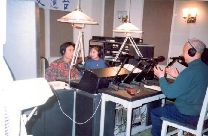 我大学时期上的是师范类的学校,学习历史专业,因此在刚参加工作时做的