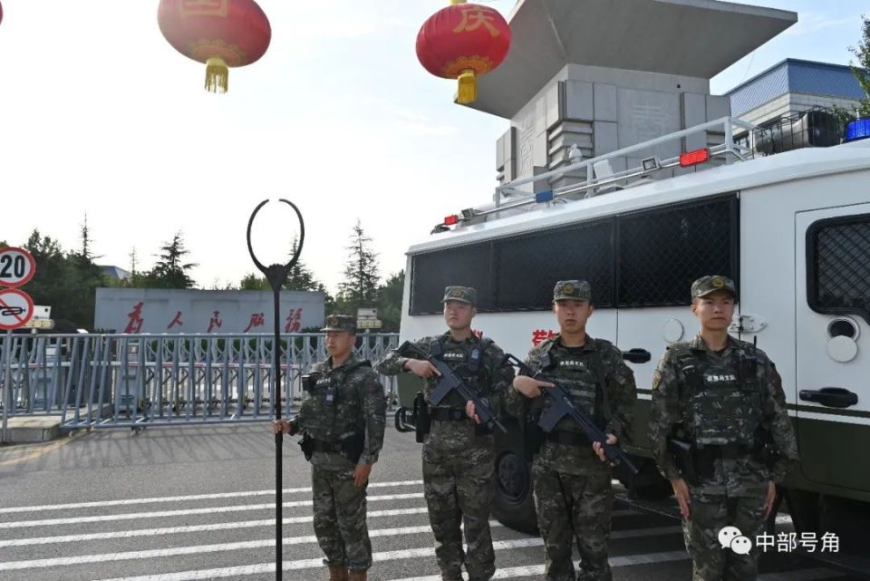 武警河北总队廊坊支队↓↓↓始终坚守岗位手握钢枪,忠诚使命武警陕西