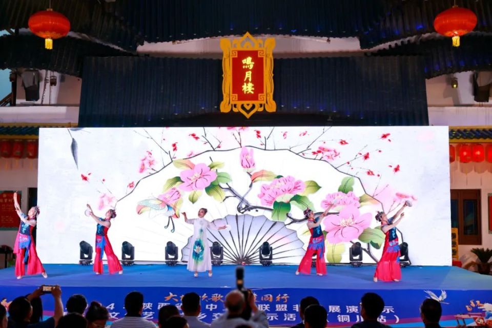 并与西安市群众艺术馆馆长白利群,咸阳市群众艺术馆馆长李军,宝鸡市