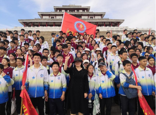 鹤壁市致远中学开展2023届毕业生远足拉练活动