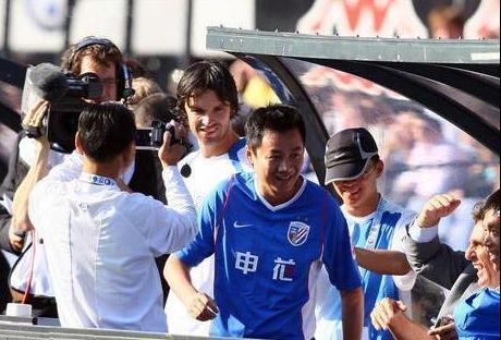 2007年港口杯,朱骏代表上海申花首发对阵利物浦_腾讯新闻