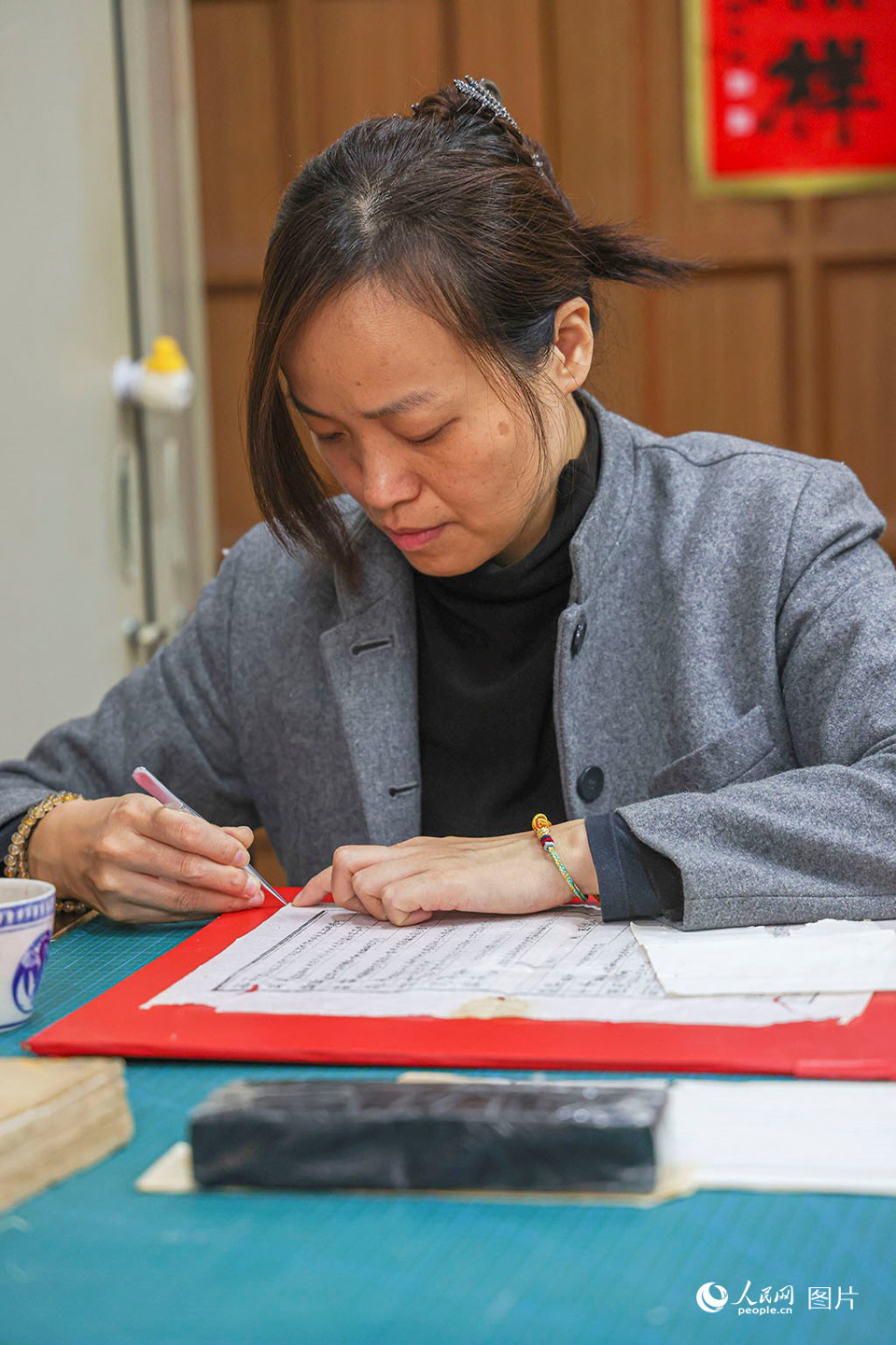 朱静:坚守热爱 在指尖"修复时光"_腾讯新闻