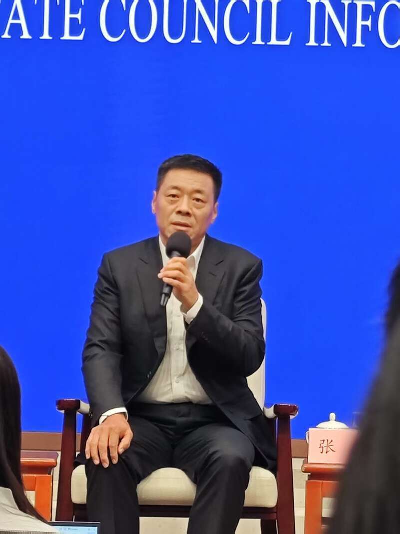 民营企业家张波向中外记者谈传承