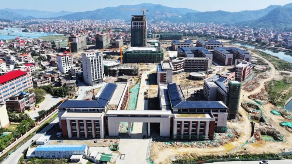 于2月14日完成泉州医学高等专科学校南安校区(一期)工程项目最后一户