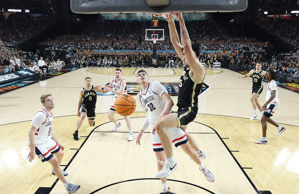 埃迪尽力了!康大蝉联ncaa冠军!6次问鼎反超杜克