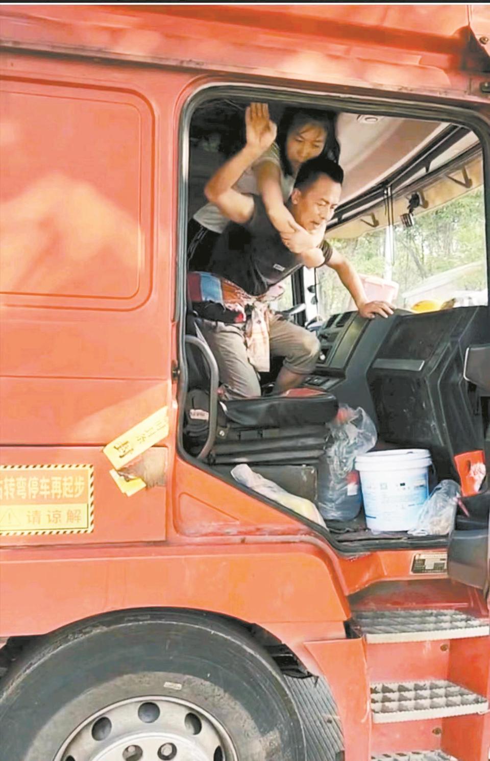 携偏瘫妻子跑车四年聂建文如今独剩我一人还是得生活