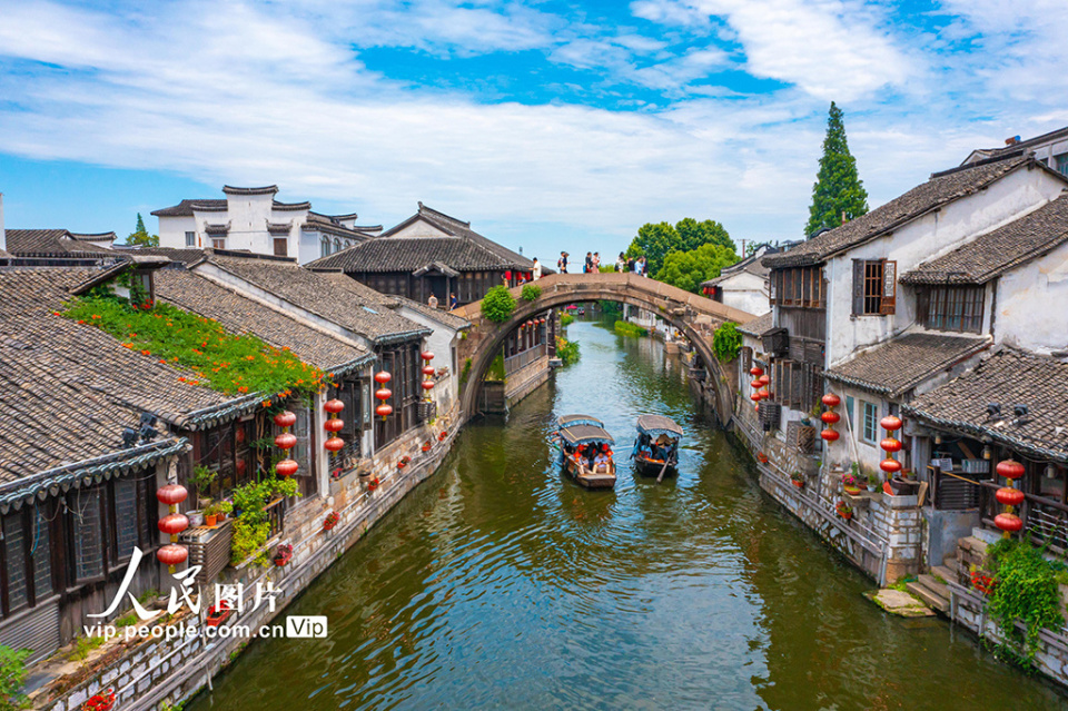 浙江南浔:船儿悠悠过古桥