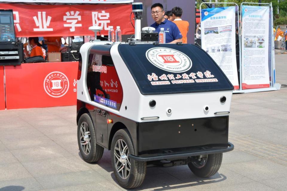 现任德州六和电力工程有限公司设计工程师王葛世龙和德州交通职专2019