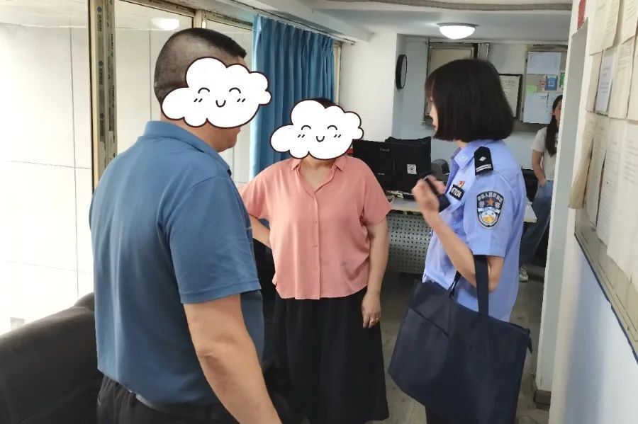 成都警察余婧:社区里的那些家长里短